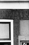 41394 Afbeelding van een muurgedeelte boven een raam van het huis Blauwkapelseweg 133 te Utrecht.